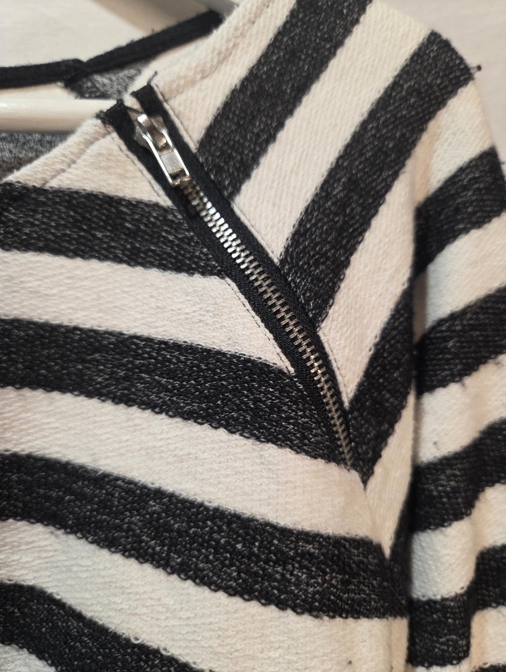 Y2k Striped Sz M Long Sleeve Sweater With Zipper Detail Long Cuff Grunge Goth - Picture 7 of 15